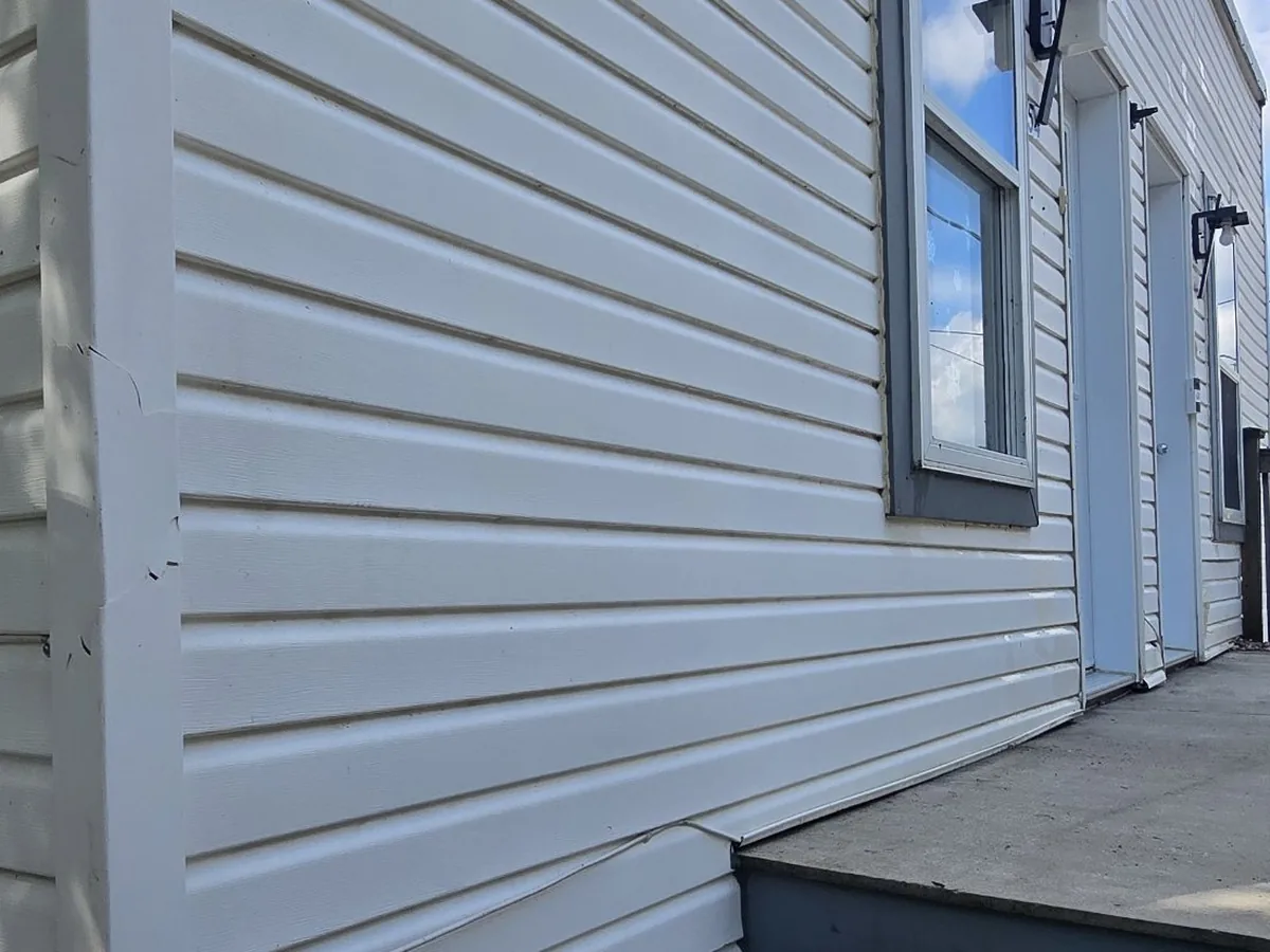 Revêtement de maison propre après le lavage au soft wash